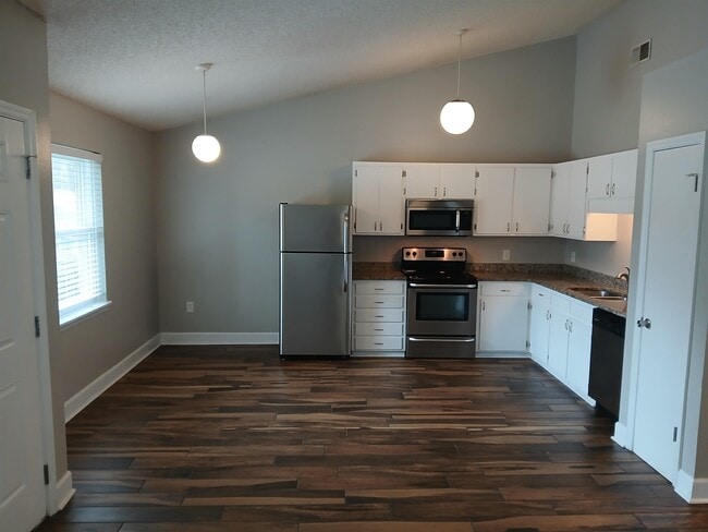 Building Photo - 443 Cactus St