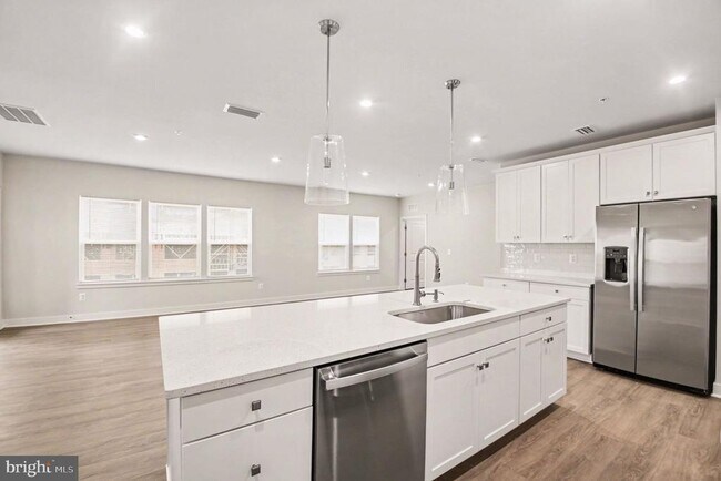 Building Photo - 1601 Potomac Shores Pkwy