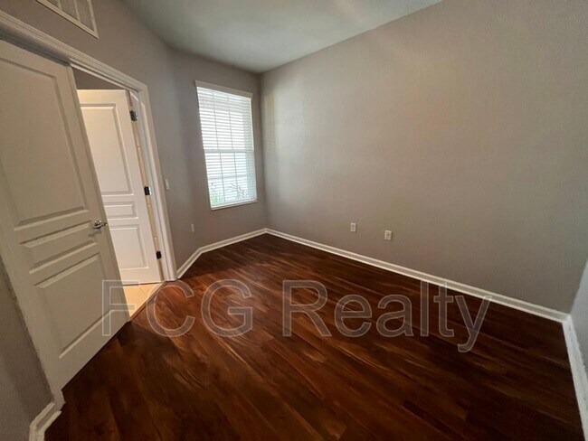 Building Photo - 1242 Romani Ave