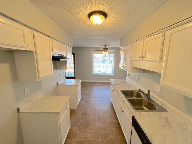 Foto del edificio - 6234 Midsummer Way