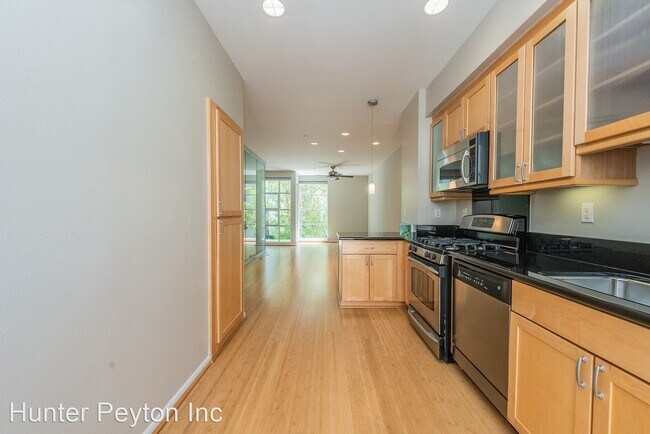 Building Photo - 2 br, 2.5 bath House - 1336 Powell Street
