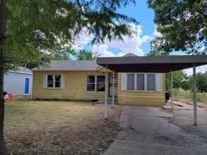 Building Photo - 1816 NW Pollard Ave