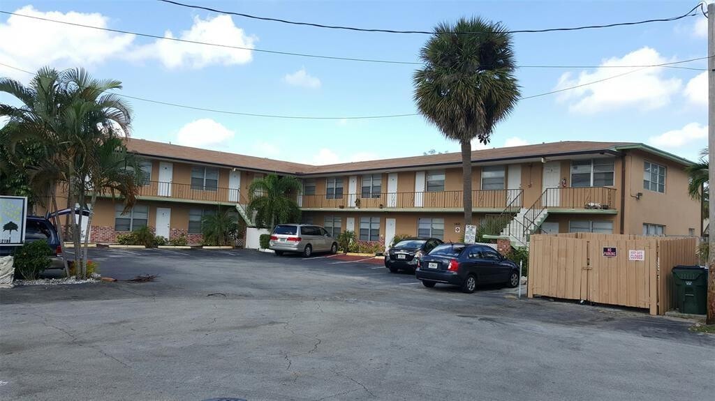 Foto principal - 1401 NE 57th Pl