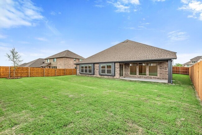 Foto del edificio - Spacious 4-Bedroom Retreat with 3 Full Baths – Your Modern Sanctuary Awaits in Justin, TX!