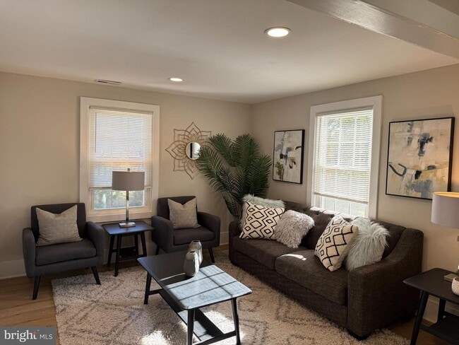 Foto del edificio - 10141 Liberty Rd