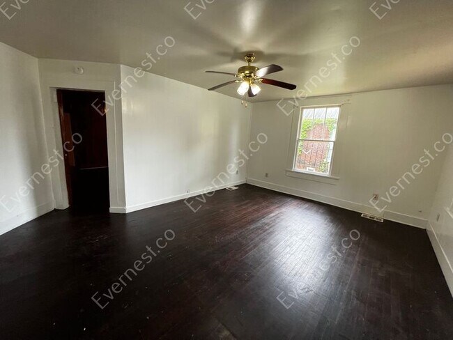 Building Photo - 133 67th Pl N