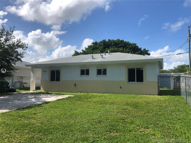 Building Photo - 10831 W Old Cutler Rd