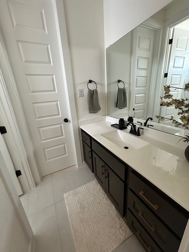 Building Photo - 2113 Western Vw Dr