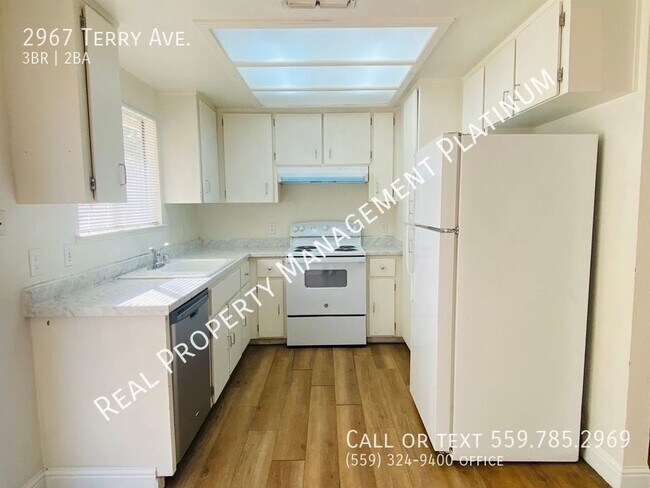 Building Photo - $1,850 Peach & Gettysburg 3 Bedroom Home -...