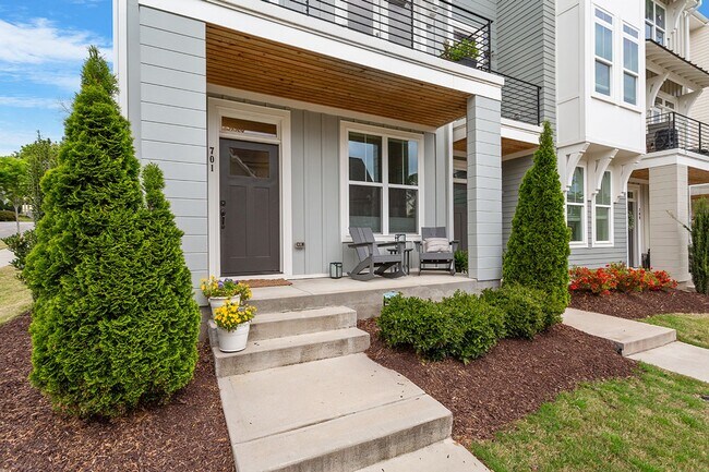 Foto del edificio - Stunning 3BD, 3.5BA Raleigh Townhome on a ...