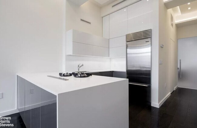 Foto del edificio - 310 E 46th St