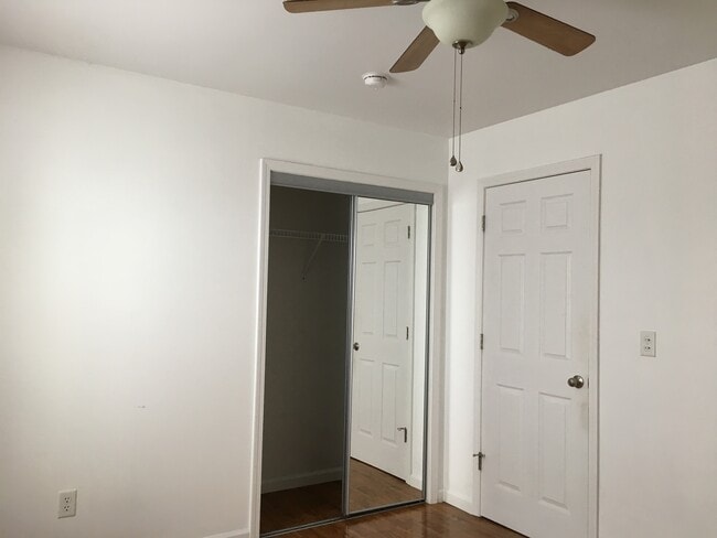 Bedroom - 553 Mercer St