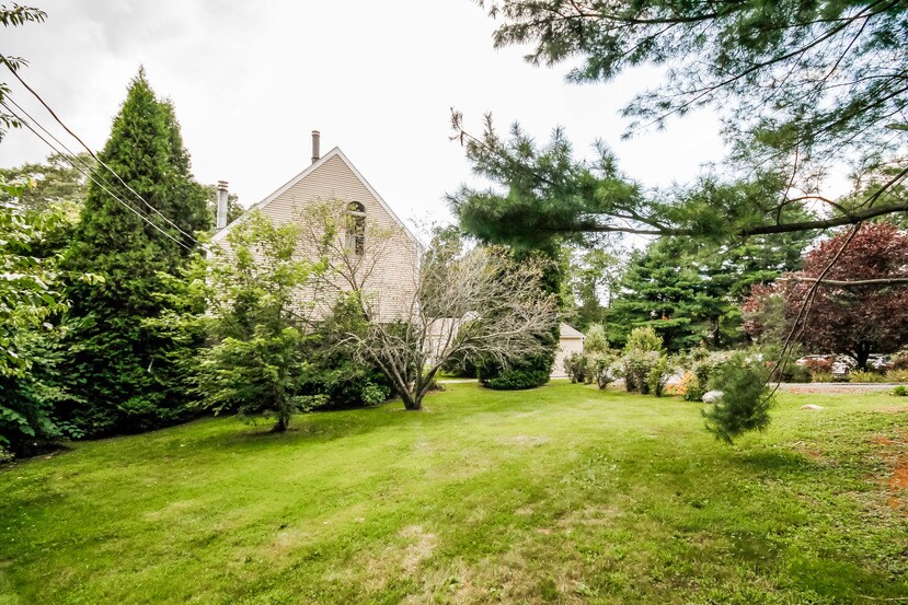 Private Park - 12 De Marchis Dr