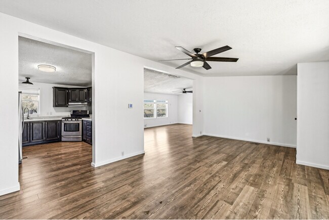 Foto del edificio - 802 S Interstate Dr