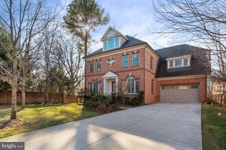 Building Photo - 1604 Colonial Ln