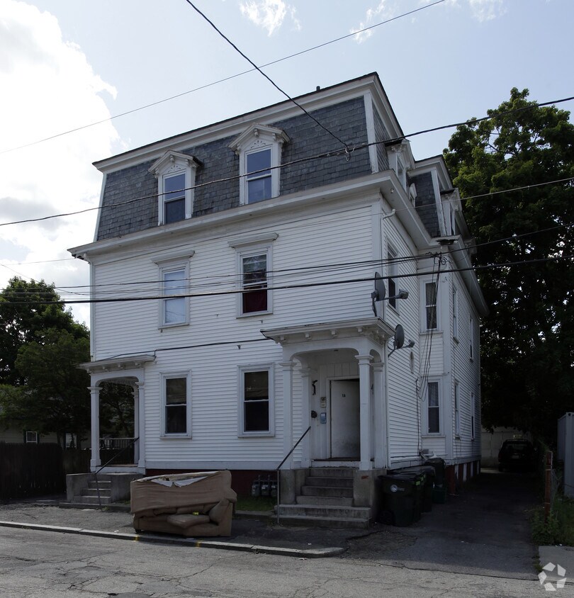 Primary Photo - 16-18 Redwing St