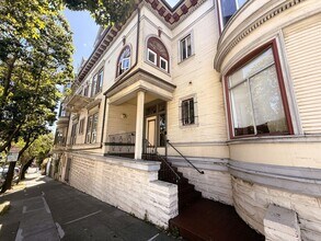 Building Photo - 563 Steiner St