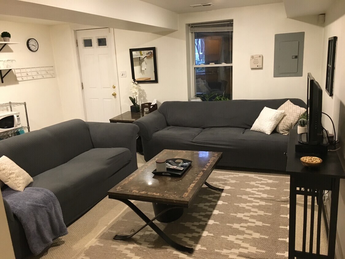 Foto principal - 1830 Ontario Pl NW