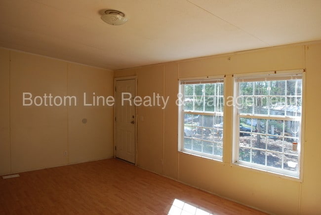 Building Photo - 915 Pinhook Loop Rd