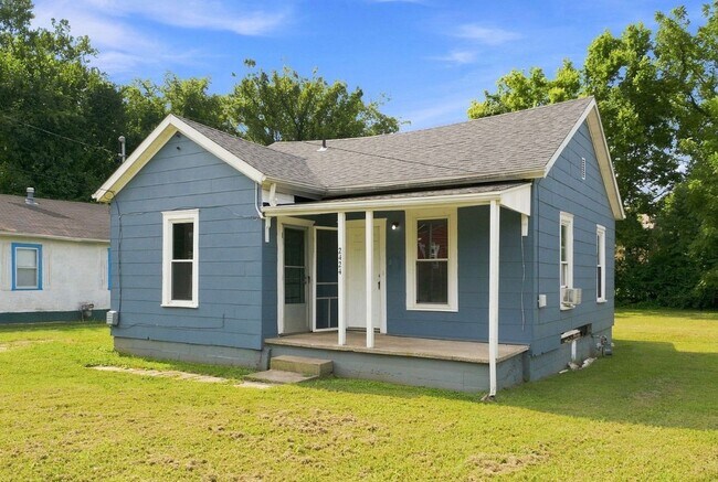 Building Photo - 2424 W Elm St