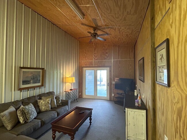 Foto del edificio - FULLY FURNISHED ONE BEDROOM APARTMENT