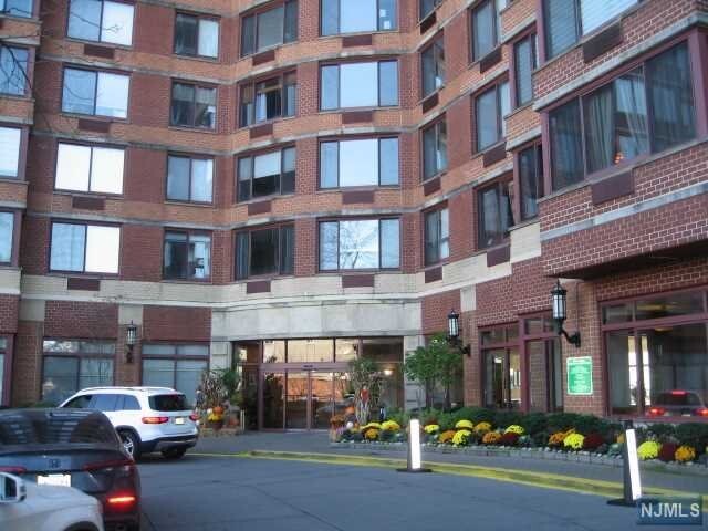 Primary Photo - 100 Old Palisade Rd