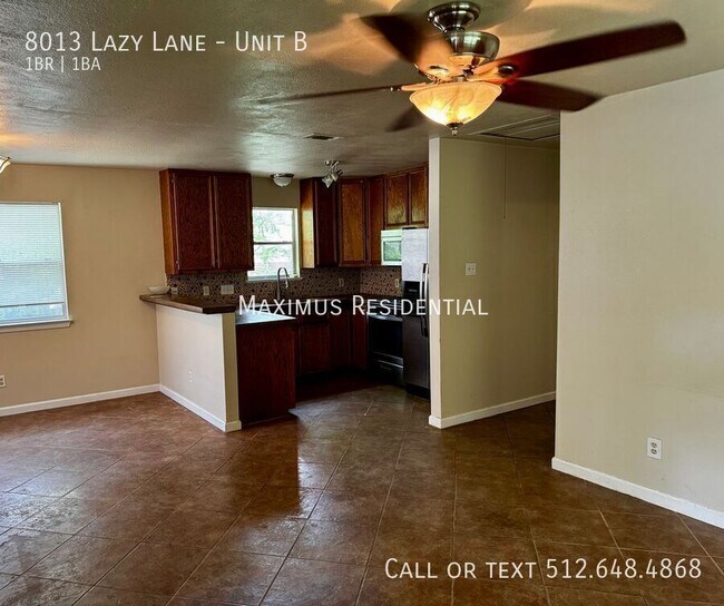 Foto del edificio - 8013 Lazy Ln