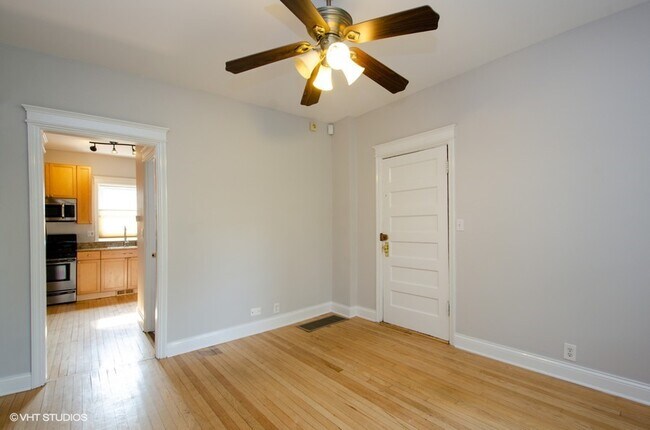 Building Photo - 3809 N Ravenswood Ave