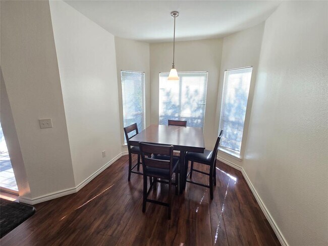Foto del edificio - 6000 Shepherd Mountain Cove