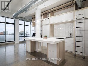 Building Photo - 19 River St