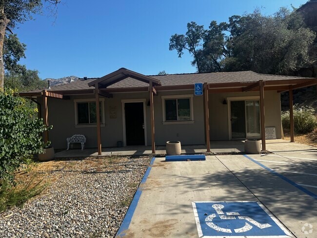 Building Photo - 40642 Sierra Dr