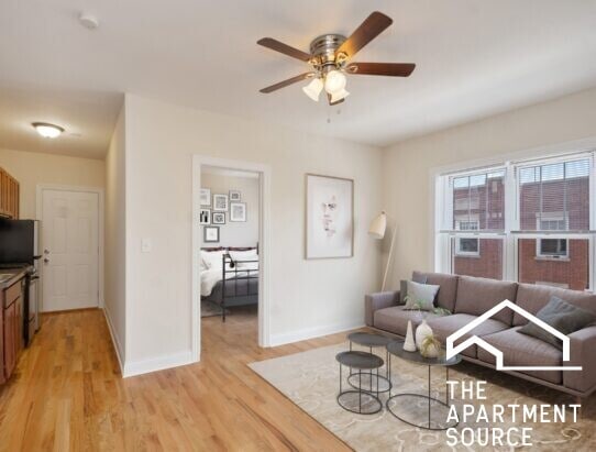 Primary Photo - 957 W Cornelia Ave