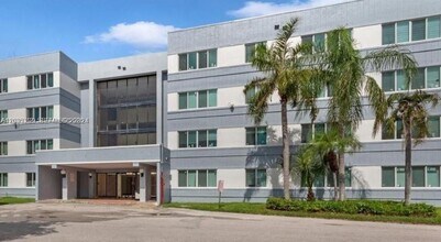 Building Photo - 14850 Naranja Lakes Blvd