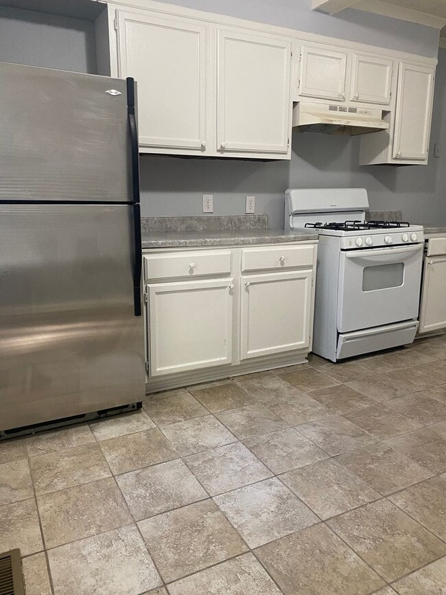 Building Photo - Beautifully Updated 3-Bedroom, 2-Bath Home...