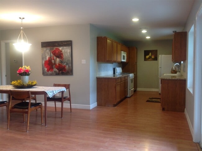 Foto del edificio - 7427 Tanager St