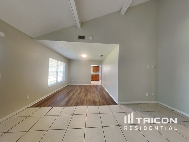 Foto del edificio - 3206 Shady Glen Cir