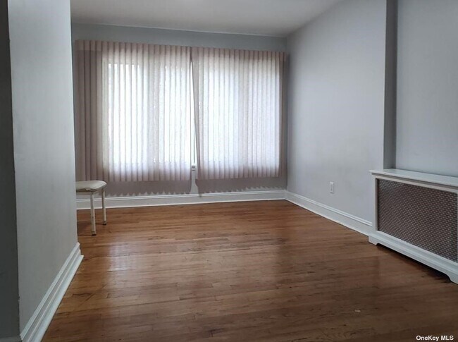 Foto del edificio - 80-66 88th Rd