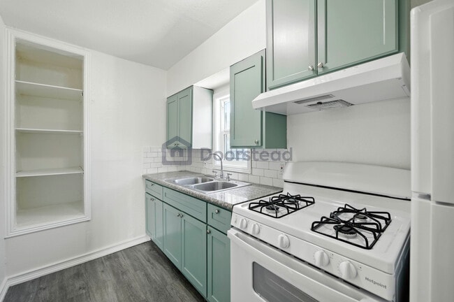 Building Photo - 5874 S Figueroa St