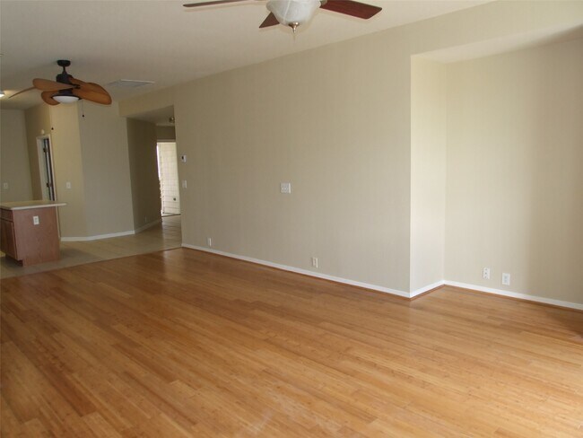 Foto del edificio - 410 Cypresswood Haven
