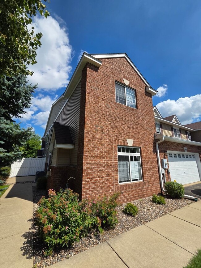 Building Photo - 18442 Lafayette Way