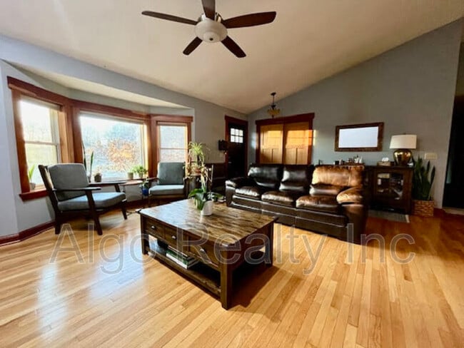 Building Photo - 6471 Bay Dr