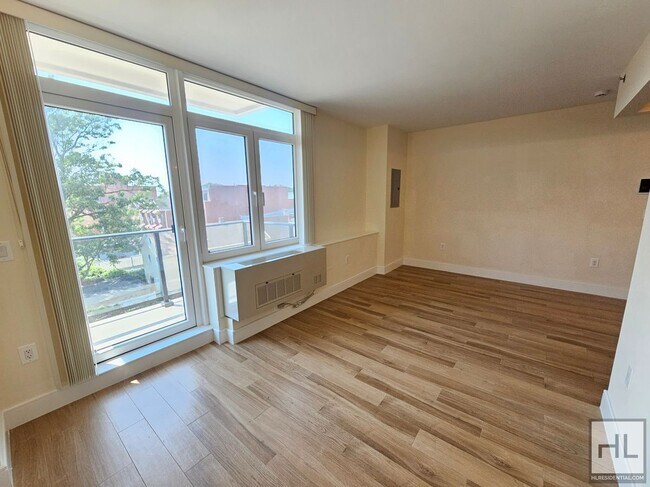 Foto del edificio - Spacious Studio with Balcony in Modern Bui...