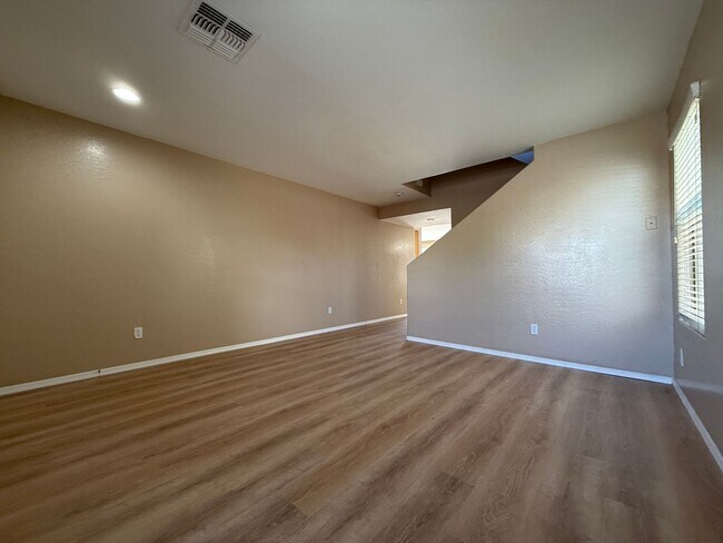 Building Photo - San Tan Valley 4Bd/2.5Ba, 2044 sqft, Skyli...