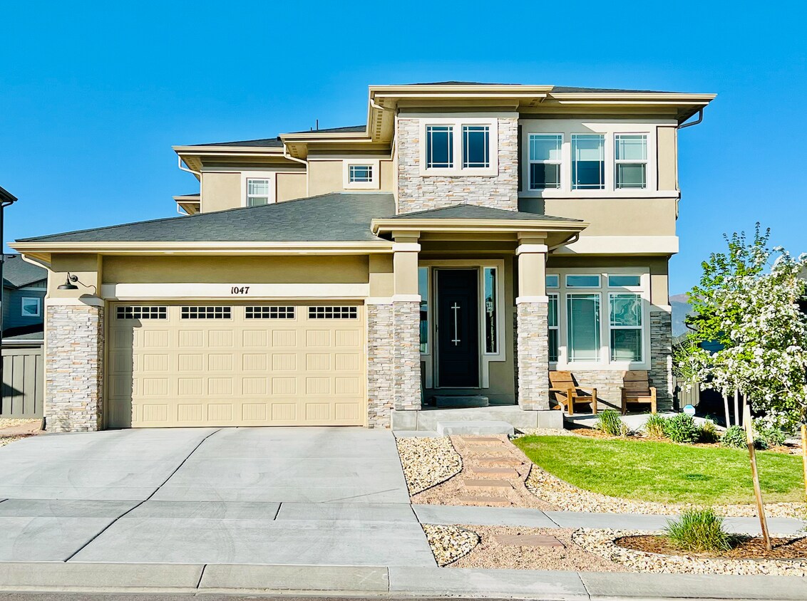 Primary Photo - The Farm!! Like New with Custom Features T...
