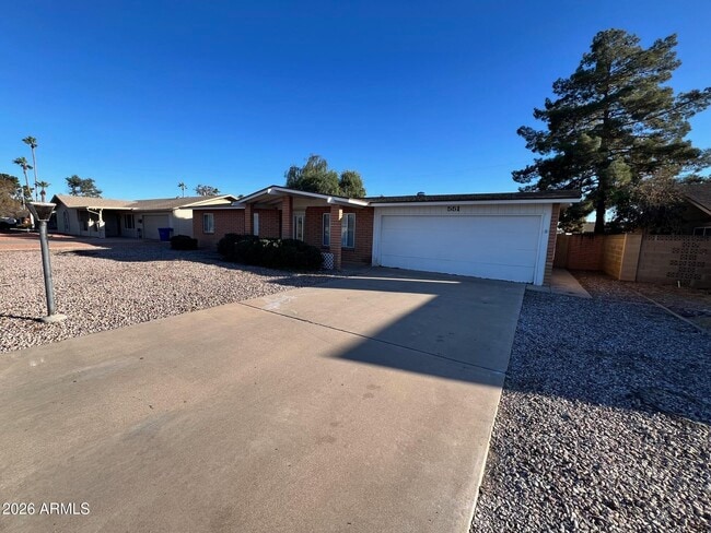 Building Photo - 551 W Gail Dr