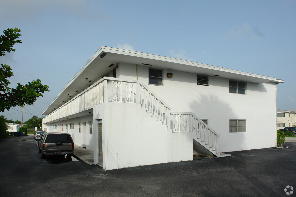 Building Photo - South Lake Apartments