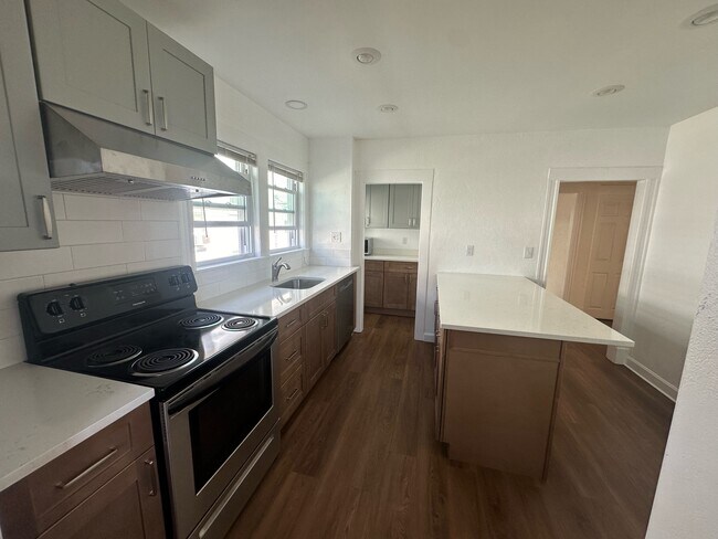 Building Photo - 80 Beacon St