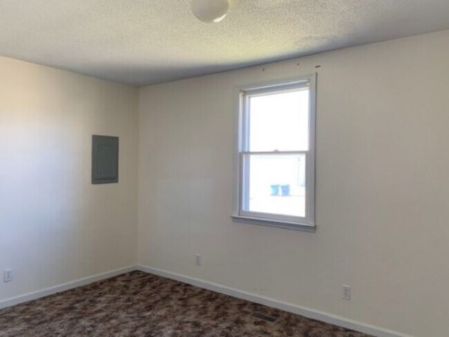 Building Photo - 112 Hunt St