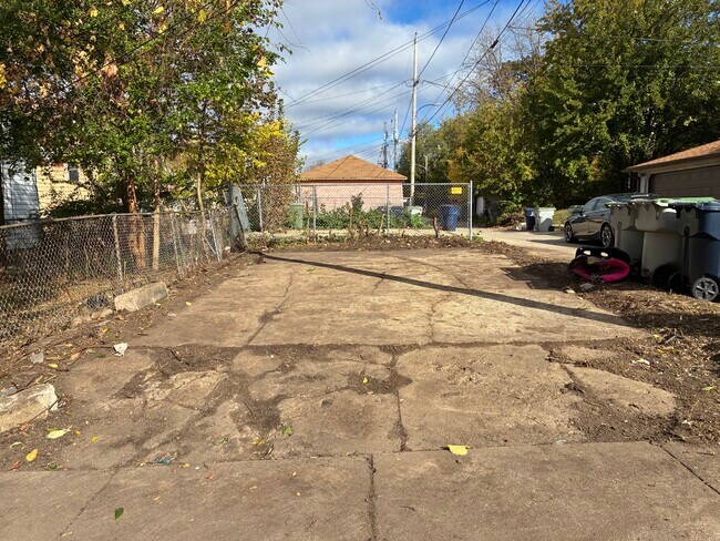 Área de estacionamiento - 3700 N 15th St