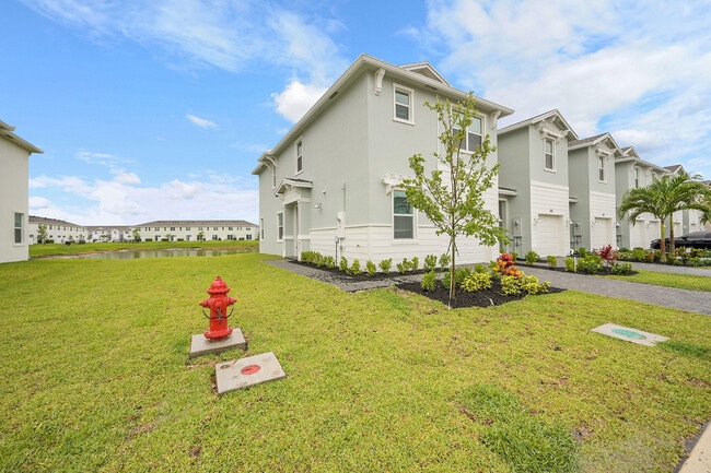 Building Photo - 520 Rivergrass St